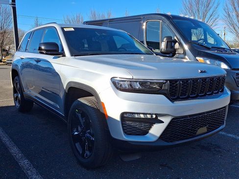 New 2025 Jeep Grand Cherokee Limited image 3