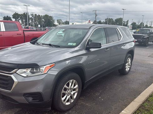 Used 2021 Chevrolet Traverse LS AWD/4WD image 4