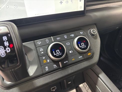 Used 2024 Land Rover Defender 110 V8 image 14