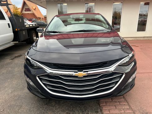 Used 2025 Chevrolet Malibu LT image 3