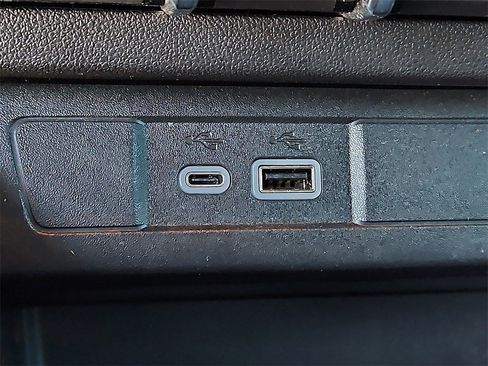 Used 2024 GMC Canyon Elevation image 26