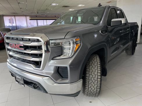 Used 2020 GMC Sierra 1500 SLE w/ SLE Value Package image 3