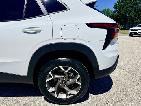 Used 2024 Chevrolet Trax LT w/ Driver Confidence Package FWD image 17