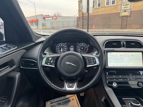 Used 2019 Jaguar F-PACE S image 12