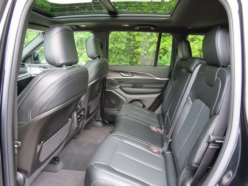 Certified 2026 Jeep Grand Cherokee Limited AWD/4WD image 26