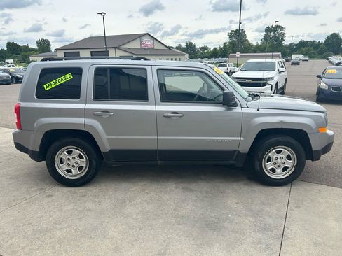 Used 2015 Jeep Patriot Sport w/ Power Value Group FWD image 4