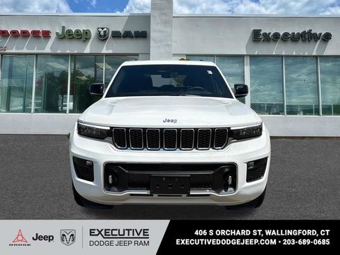 Used 2023 Jeep Grand Cherokee Overland w/ Luxury Tech Group IV AWD/4WD image 6
