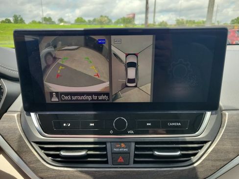Used 2025 Nissan Altima 2.5 SL AWD/4WD image 18