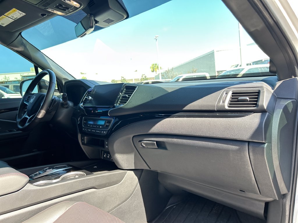 Used 2025 Honda Ridgeline Black Edition image 14