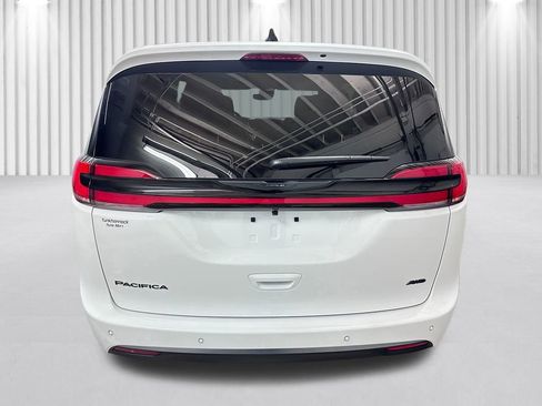 New 2026 Chrysler Pacifica Select image 6