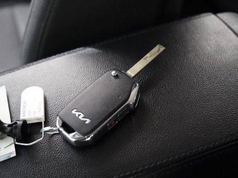 Used 2025 Kia Sportage LX image 38