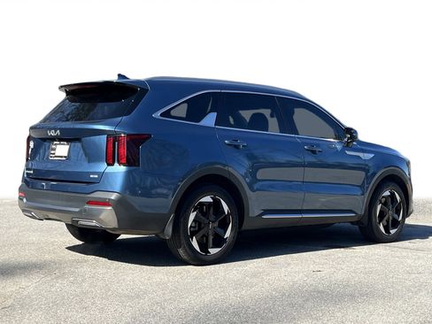 Certified 2025 Kia Sorento EX w/ EX Panoramic Sunroof Package image 28