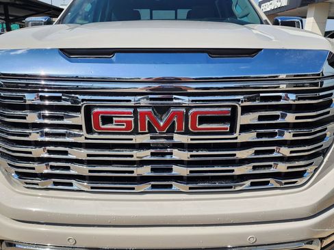 New 2026 GMC Sierra 1500 Denali image 9
