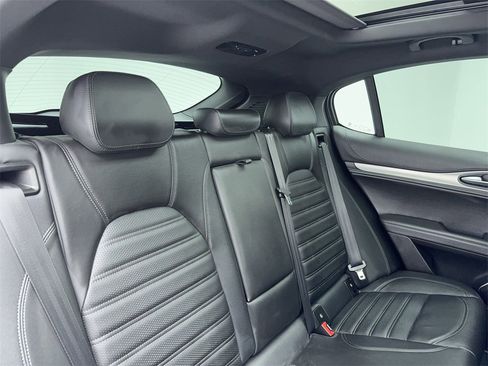 Used 2022 Alfa Romeo Stelvio Veloce image 49