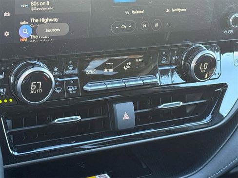 Used 2023 Toyota Highlander Limited image 17