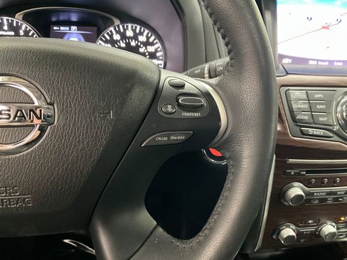 Used 2018 Nissan Pathfinder Platinum image 19