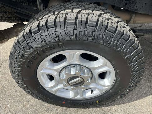 Used 2019 Ford F250 XLT w/ XLT Premium Package AWD/4WD image 14