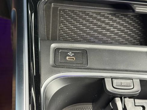 Used 2025 Mercedes-Benz GLB 250 4MATIC image 25