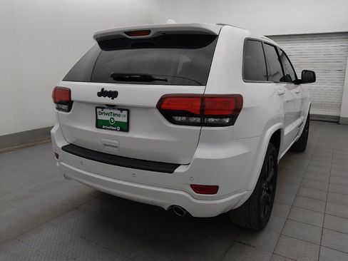 Used 2020 Jeep Grand Cherokee Altitude RWD image 9