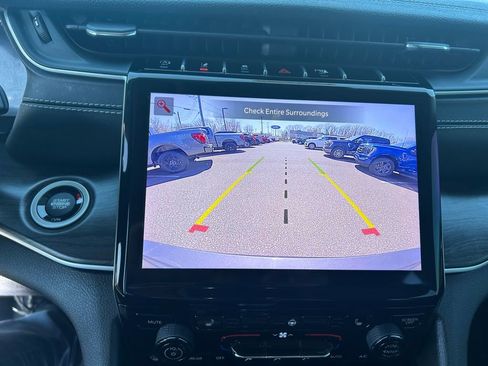 Used 2023 Jeep Grand Cherokee L Limited image 29