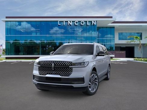 New 2026 Lincoln Navigator L Premier AWD/4WD image 2