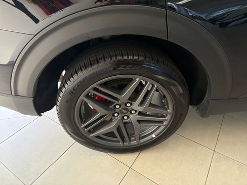 Used 2025 Ford Explorer ST-Line w/ ST-Line Street Pack image 29