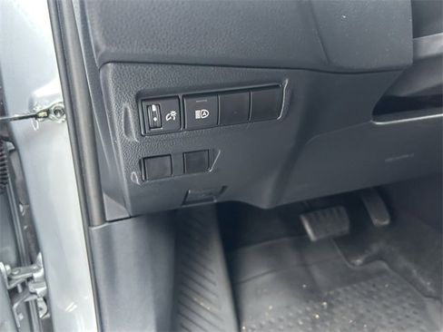 Used 2024 Toyota Corolla Cross LE image 13