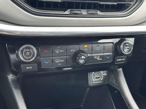 Used 2023 Jeep Compass Limited AWD/4WD image 16