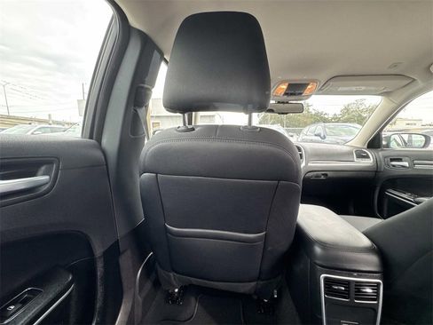 Used 2022 Chrysler 300 Touring w/ Sport Appearance Package image 21
