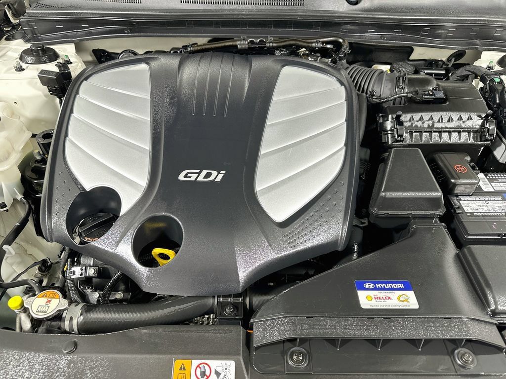 Used 2017 Hyundai Azera FWD image 19