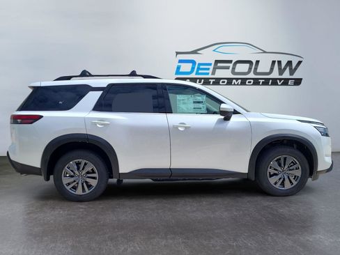 Used 2025 Nissan Pathfinder SV w/ Cargo Package image 2