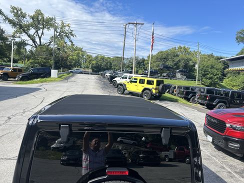 Certified 2022 Jeep Wrangler Unlimited Sahara w/ Cold Weather Group AWD/4WD image 10