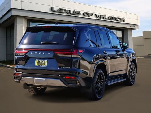 Used 2023 Lexus LX 600 4WD w/ Appearance Package image 4