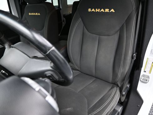 Used 2016 Jeep Wrangler Unlimited Sahara w/ Max Tow Package AWD/4WD image 21