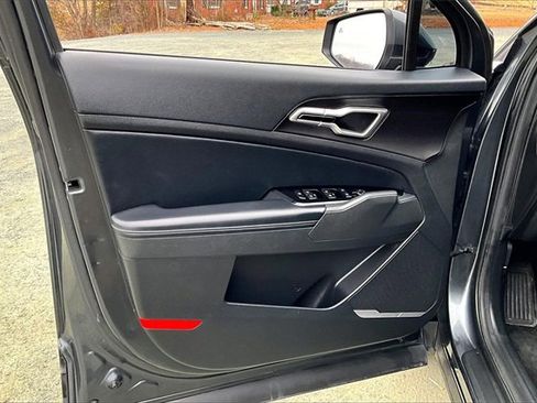 Used 2023 Kia Sportage EX image 9