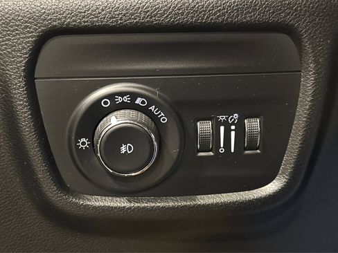 Used 2021 Jeep Grand Cherokee L Limited image 21