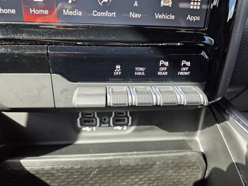 Used 2023 RAM 1500 Laramie AWD/4WD image 22