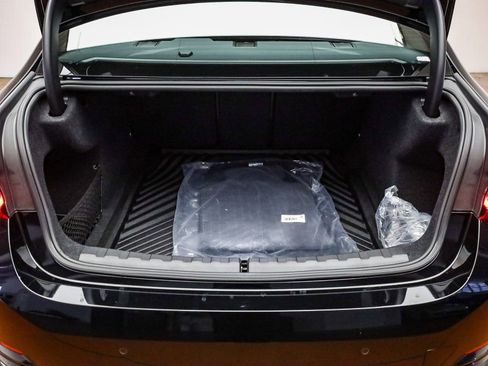 Used 2025 BMW 330i Sedan w/ Premium Package image 27