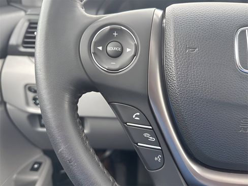 Used 2019 Honda Ridgeline RTL image 17