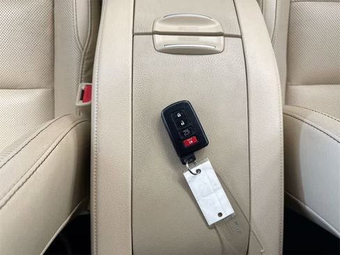 Used 2018 Toyota Highlander Limited image 39