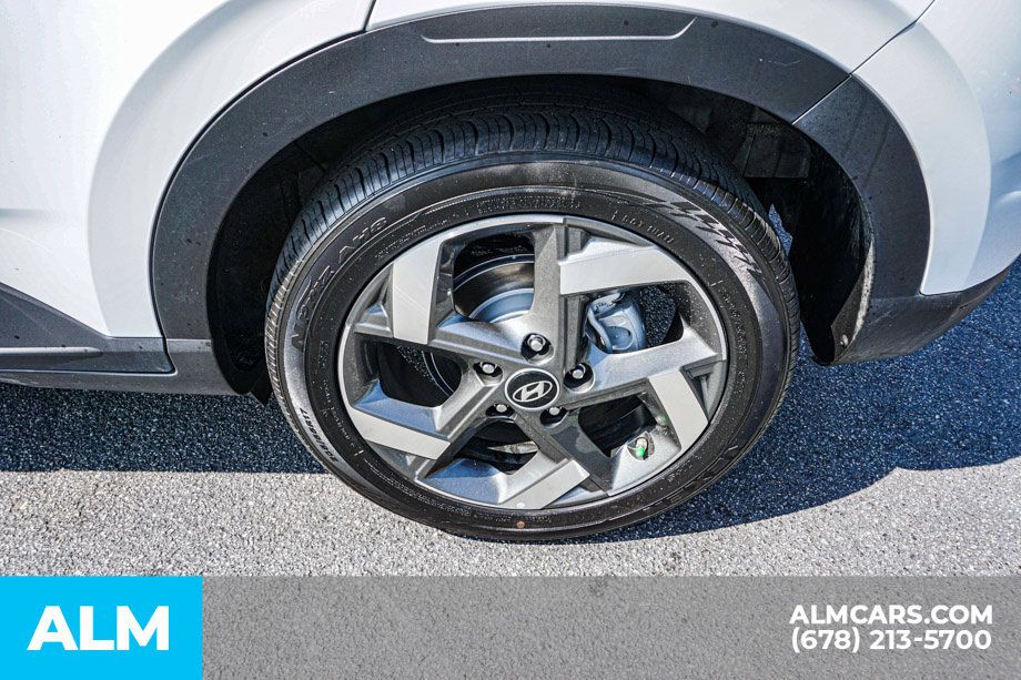 Used 2025 Hyundai Venue SEL FWD image 16