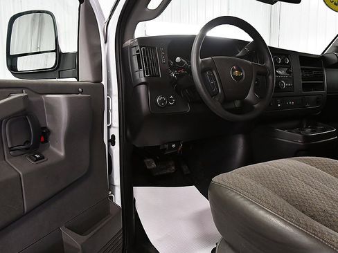 Used 2025 Chevrolet Express 3500 LT w/ LT Preferred Equipment Group image 12