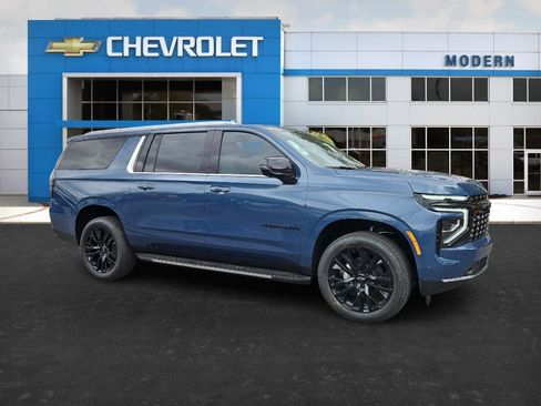 New 2026 Chevrolet Suburban Premier image 6