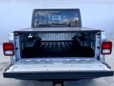 Used 2022 Jeep Gladiator Mojave w/ Cold Weather Group AWD/4WD image 18