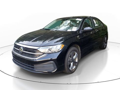 Used 2024 Volkswagen Jetta SE FWD image 3