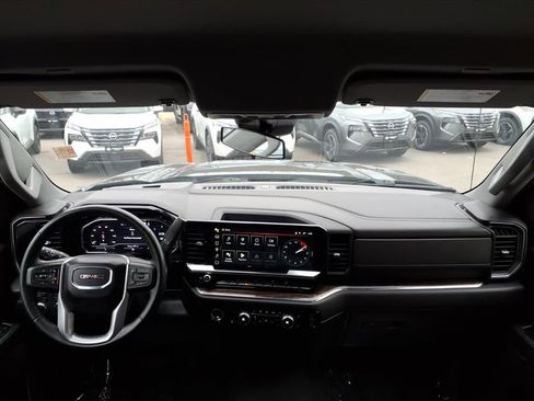 Used 2023 GMC Sierra 1500 SLE image 18