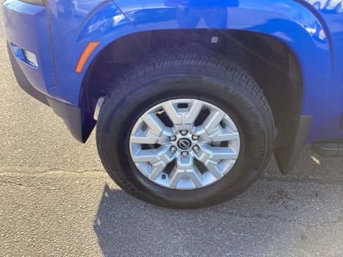 Used 2024 Nissan Frontier SV w/ SV Convenience Package image 9