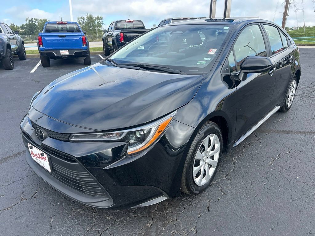 Used 2025 Toyota Corolla LE FWD image 9