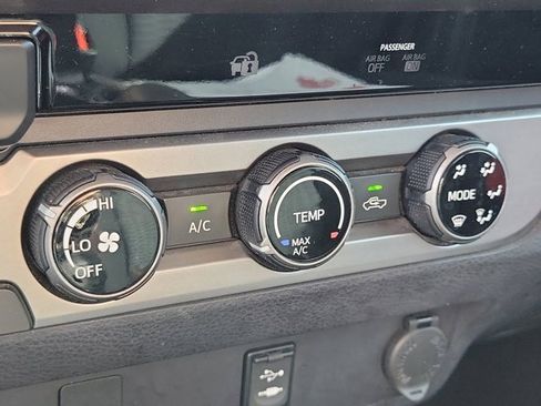 Used 2017 Toyota Tacoma SR5 image 28