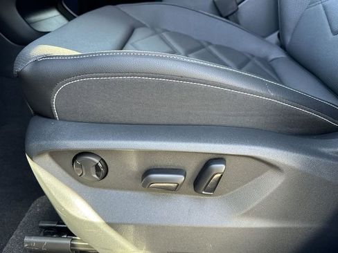 Used 2024 Volkswagen Atlas SE w/ Black Wheel Package image 13